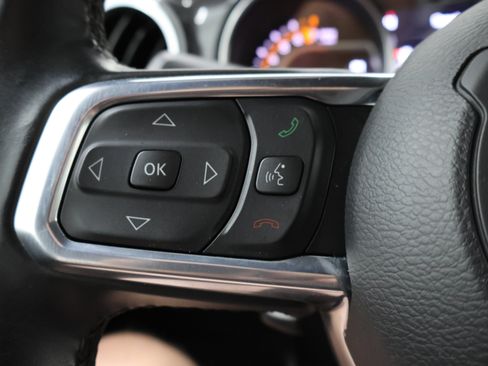 Used 2022 Jeep Wrangler Unlimited Sahara AWD/4WD image 14