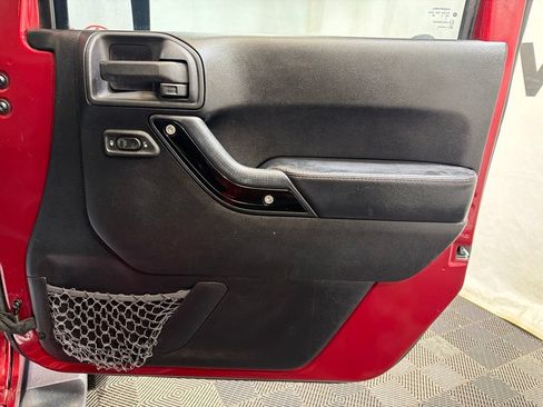 Used 2012 Jeep Wrangler Unlimited Sahara AWD/4WD image 11