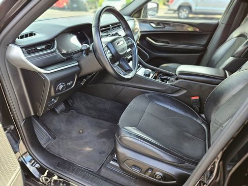 Used 2021 Jeep Grand Cherokee L Laredo image 19