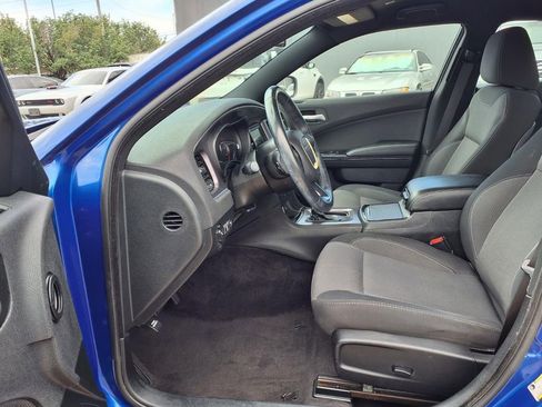 Used 2018 Dodge Charger SXT w/ Blacktop Package RWD image 10