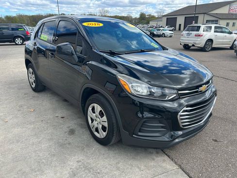 Used 2018 Chevrolet Trax LS FWD image 3