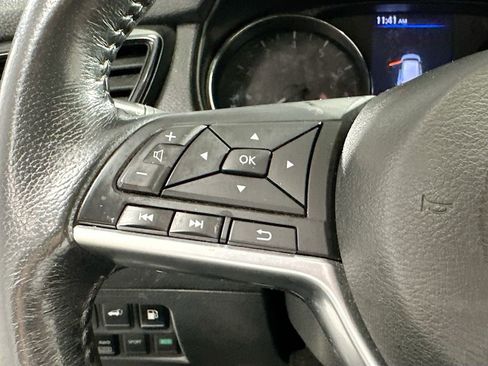 Used 2018 Nissan Rogue SV AWD/4WD image 34