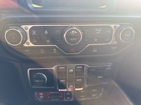 Used 2023 Jeep Gladiator Rubicon w/ Cold Weather Group AWD/4WD image 14