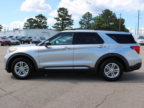 Used 2021 Ford Explorer XLT w/ Equipment Group 202A RWD image 3
