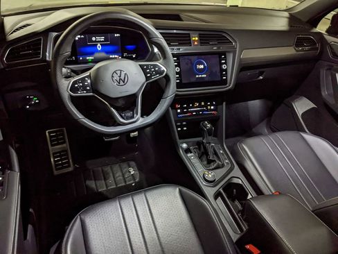 Certified 2022 Volkswagen Tiguan SE R-Line image 12