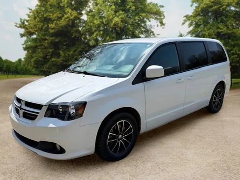 Used 2019 Dodge Grand Caravan GT image 4