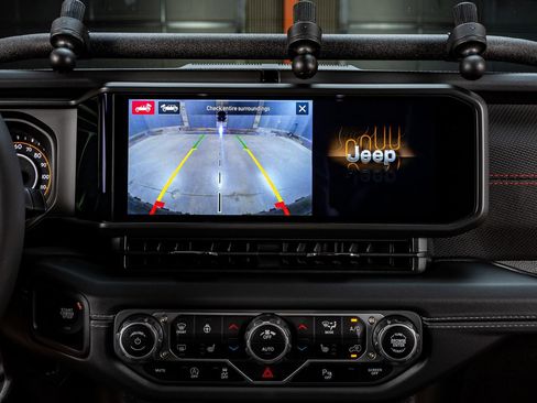 Used 2025 Jeep Wrangler Unlimited Rubicon AWD/4WD image 26