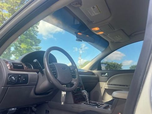 Used 2008 Ford Taurus SEL FWD image 12
