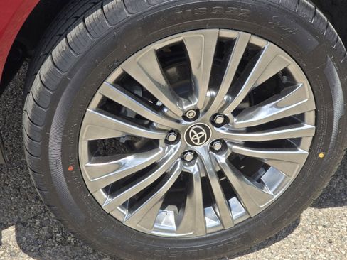 Used 2023 Toyota Venza Limited AWD/4WD image 11