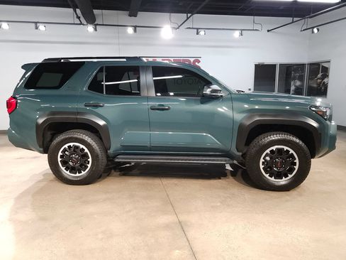 Certified 2025 Toyota 4Runner TRD Off-Road AWD/4WD image 8