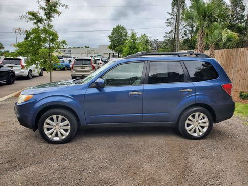 Used 2013 Subaru Forester 2.5X Premium AWD/4WD image 3