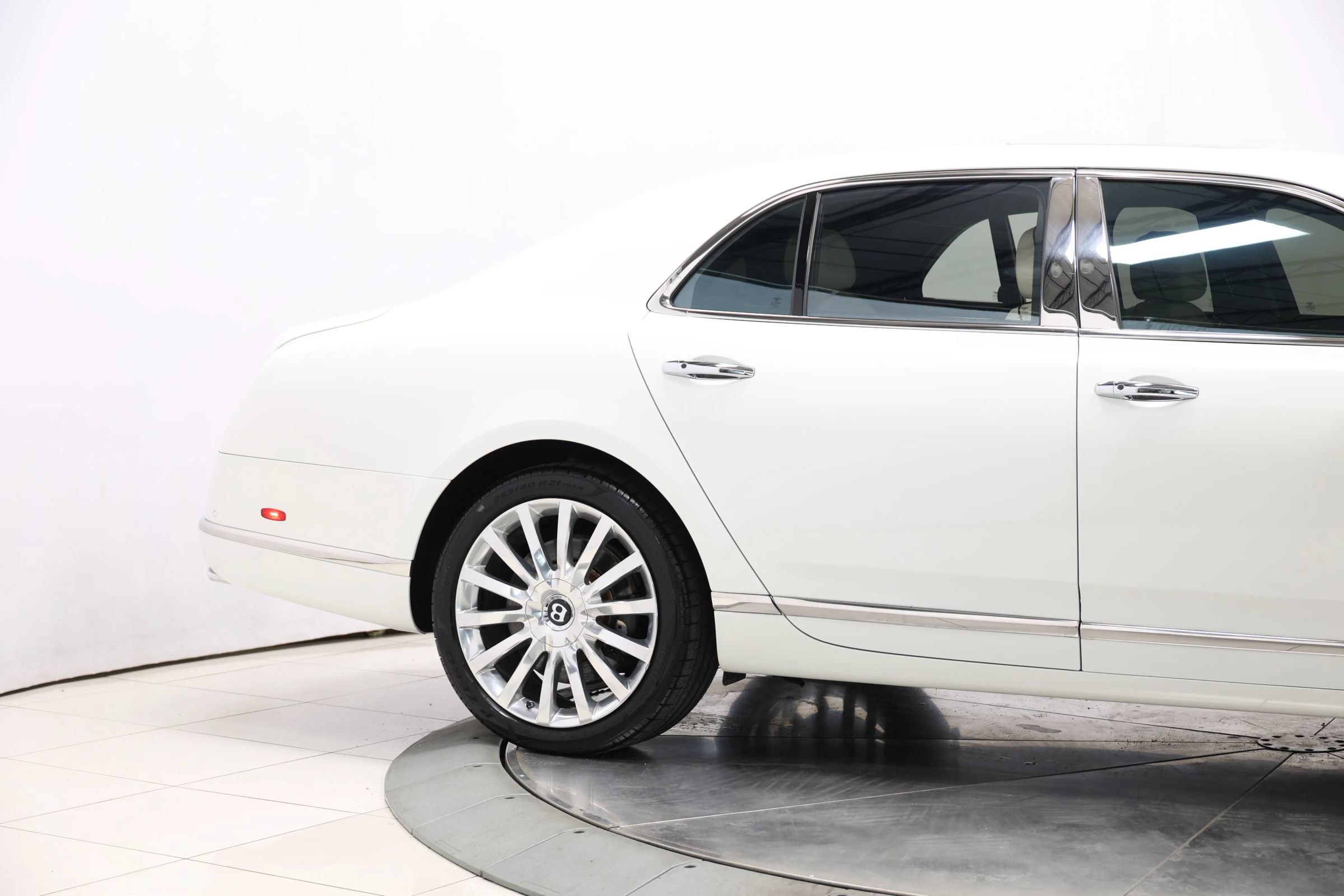 Used 2017 Bentley Mulsanne RWD image 90
