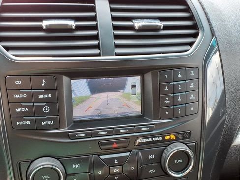Used 2017 Ford Explorer XLT FWD image 10