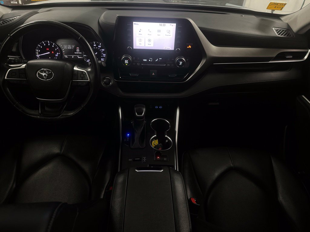 Used 2022 Toyota Highlander XLE FWD image 3