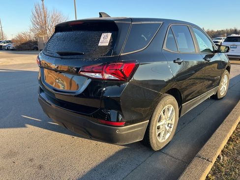 Used 2024 Chevrolet Equinox LS w/ LS Convenience Package image 3