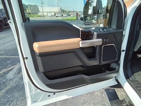 Used 2022 Ford F350 Lariat w/ Tremor Off-Road Package AWD/4WD image 17