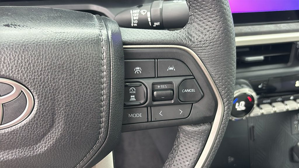 Used 2025 Toyota Tacoma Limited AWD/4WD image 18