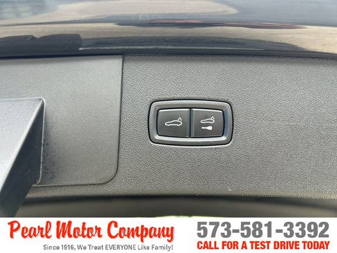 Used 2023 Porsche Cayenne Platinum Edition AWD/4WD image 23