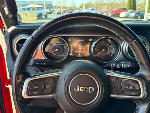 Used 2020 Jeep Wrangler Unlimited Sahara w/ Uconnect 4C Nav & Sound Group AWD/4WD image 26