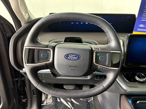 Used 2026 Ford Expedition Max Platinum w/ Platinum Ultimate Package AWD/4WD image 15