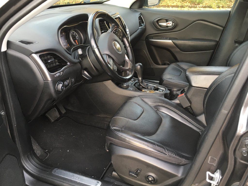 Used 2021 Jeep Cherokee Limited w/ Elite Package AWD/4WD image 4