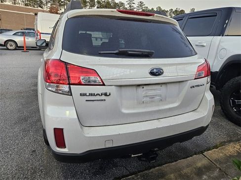 Used 2010 Subaru Outback 2.5i Premium image 8