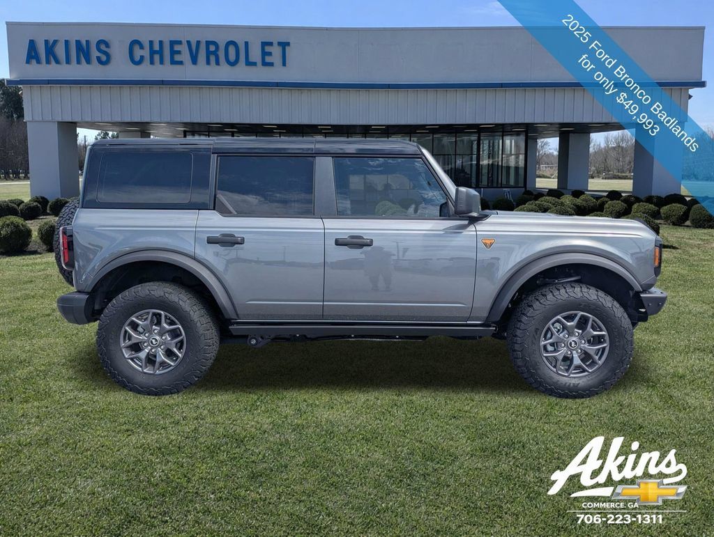 Used 2025 Ford Bronco Badlands AWD/4WD image 3