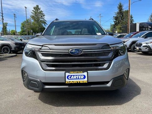 Used 2025 Subaru Forester Premium AWD/4WD image 2