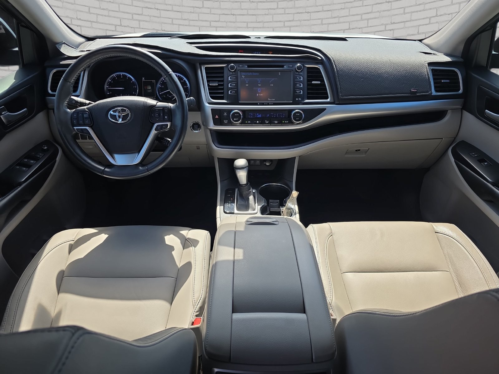 Used 2017 Toyota Highlander XLE FWD image 10