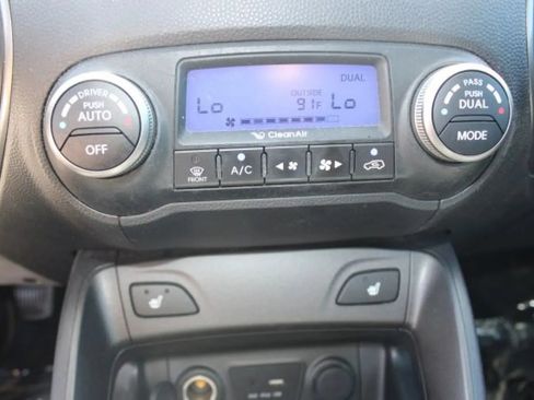 Used 2015 Hyundai Tucson Limited w/ Option Group 03 FWD image 13