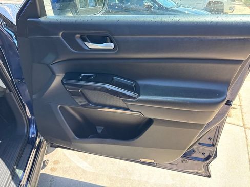Used 2022 Nissan Pathfinder SV AWD/4WD image 14