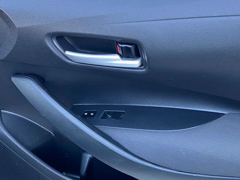 Used 2020 Toyota Corolla LE FWD image 25