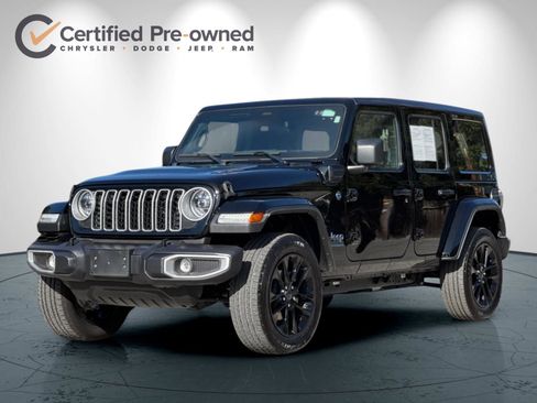 Used 2025 Jeep Wrangler Unlimited Sahara w/ Safety Group AWD/4WD image 8