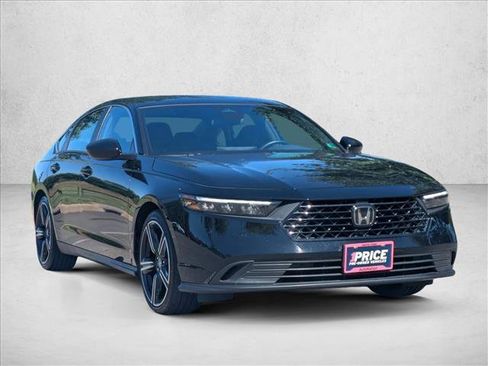 Used 2025 Honda Accord Sport image 3