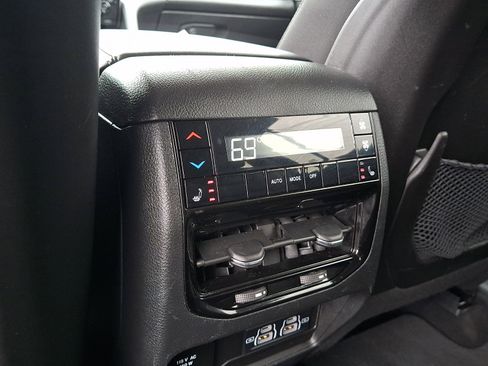 Used 2023 Jeep Grand Cherokee L Limited image 33