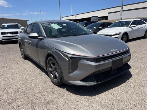Used 2025 Kia K4 FWD image 2