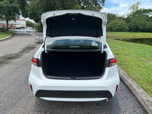 Used 2020 Toyota Corolla LE FWD image 11