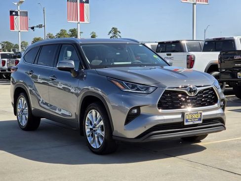 Used 2026 Toyota Highlander Limited AWD/4WD image 3