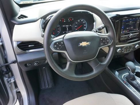 Used 2022 Chevrolet Traverse LS FWD image 9