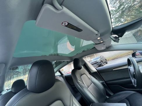 Used 2023 Tesla Model 3 Standard Range image 33