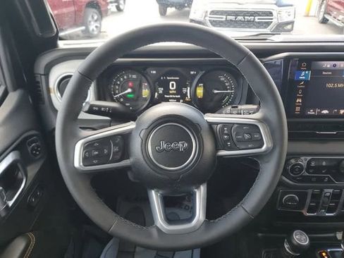 Used 2025 Jeep Wrangler Unlimited Sahara AWD/4WD image 18