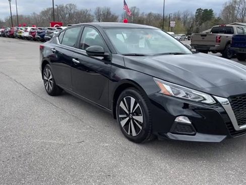 Certified 2022 Nissan Altima 2.5 SV w/ SV Premium Package image 2