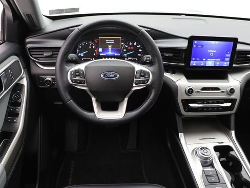 Used 2022 Ford Explorer XLT w/ Equipment Group 202A image 12