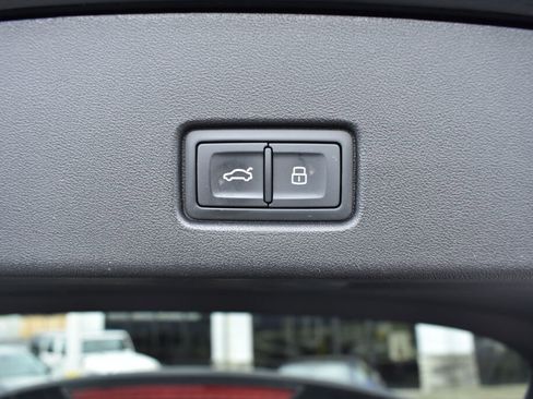 Used 2022 Audi Q4 e-tron Prestige image 31