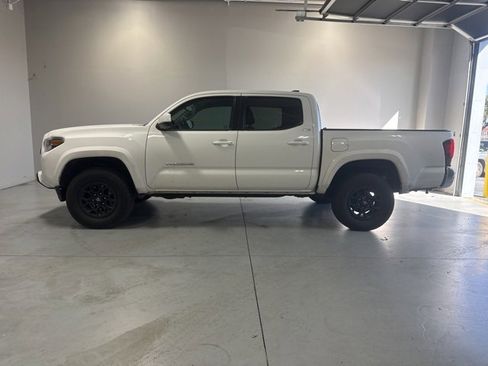 Used 2020 Toyota Tacoma SR5 image 10