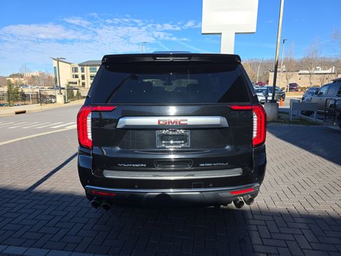 Used 2021 GMC Yukon Denali w/ Denali Premium Package image 6