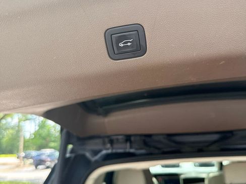 Used 2023 GMC Yukon Denali AWD/4WD image 14