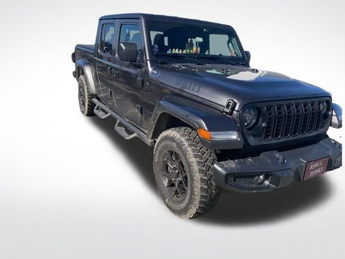 Used 2024 Jeep Gladiator Sport image 4