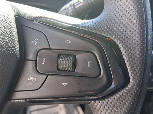 Used 2025 Chevrolet TrailBlazer LT AWD/4WD image 11