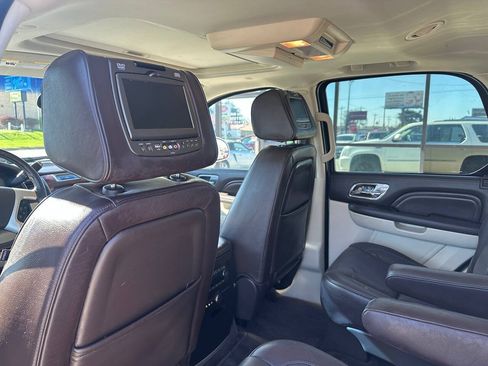 Used 2014 Cadillac Escalade Platinum AWD/4WD image 22